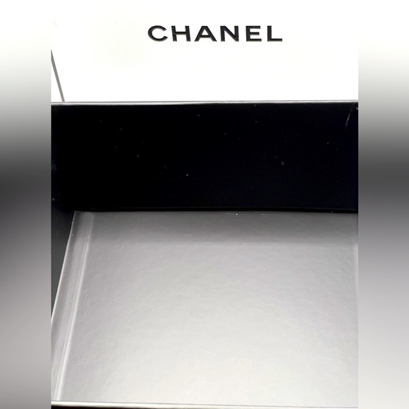 Chanel EMPTY Square Gift Box Black & White 8.8x8.8x4 in - Picture 5 of 10